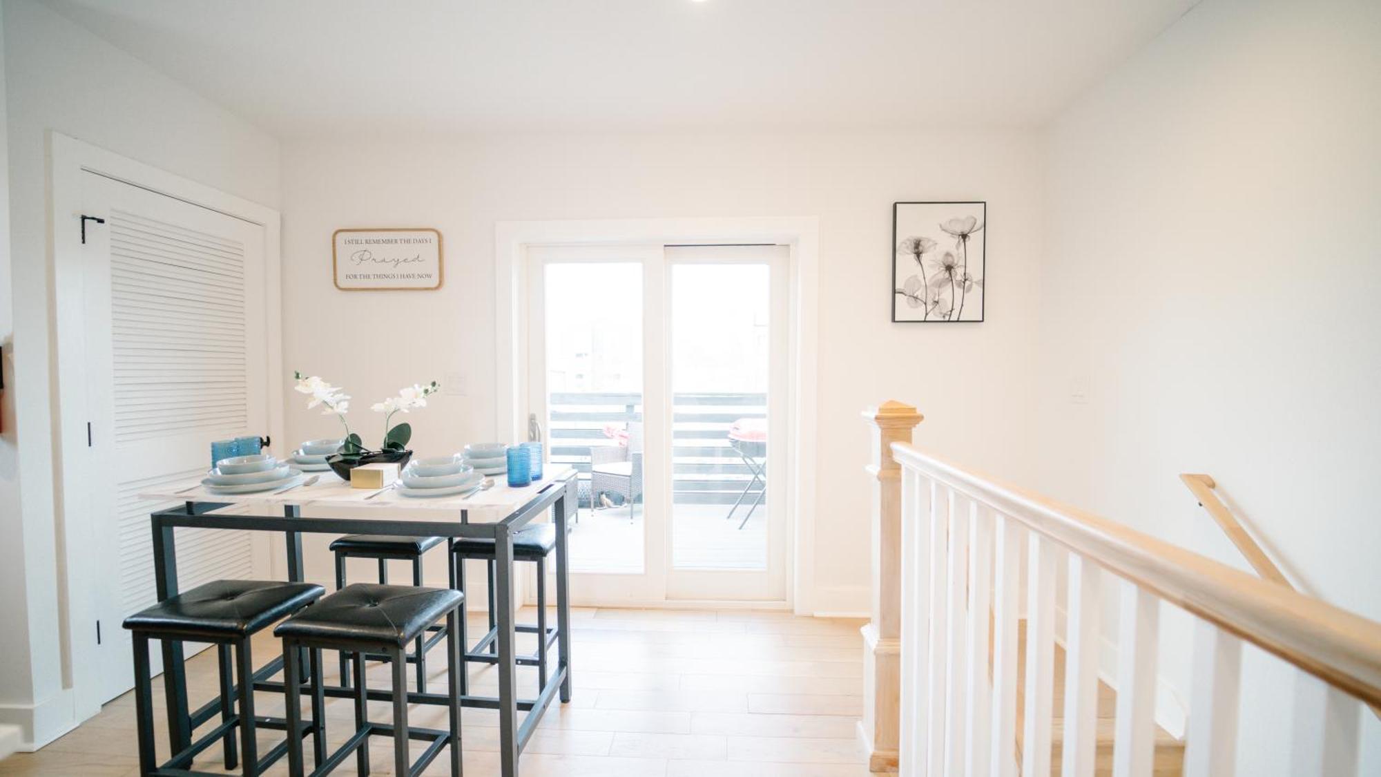 Modern 5br & 5ba Rooftop Deck & Private Parking Washington