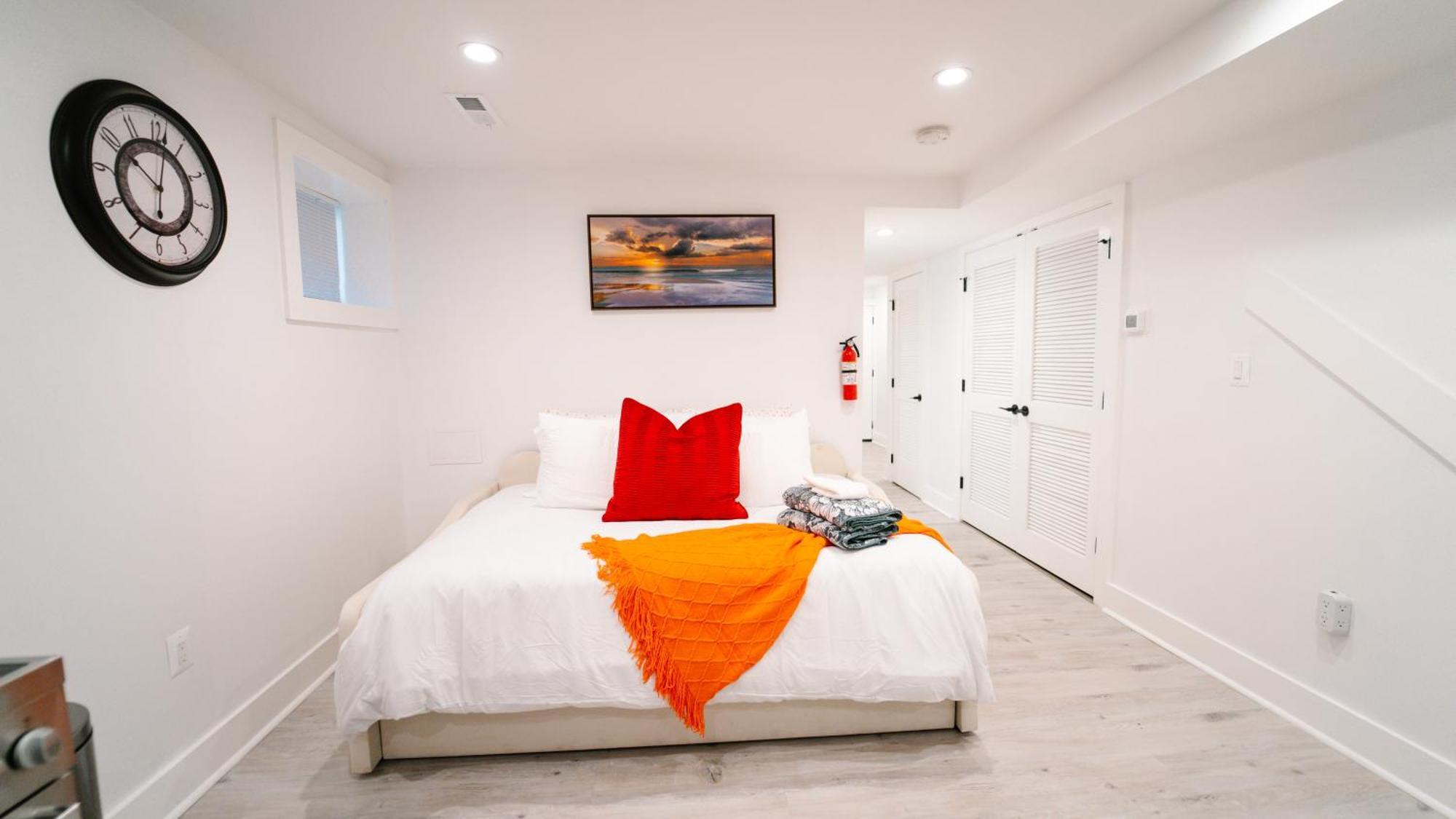 Modern 5br & 5ba Rooftop Deck & Private Parking *