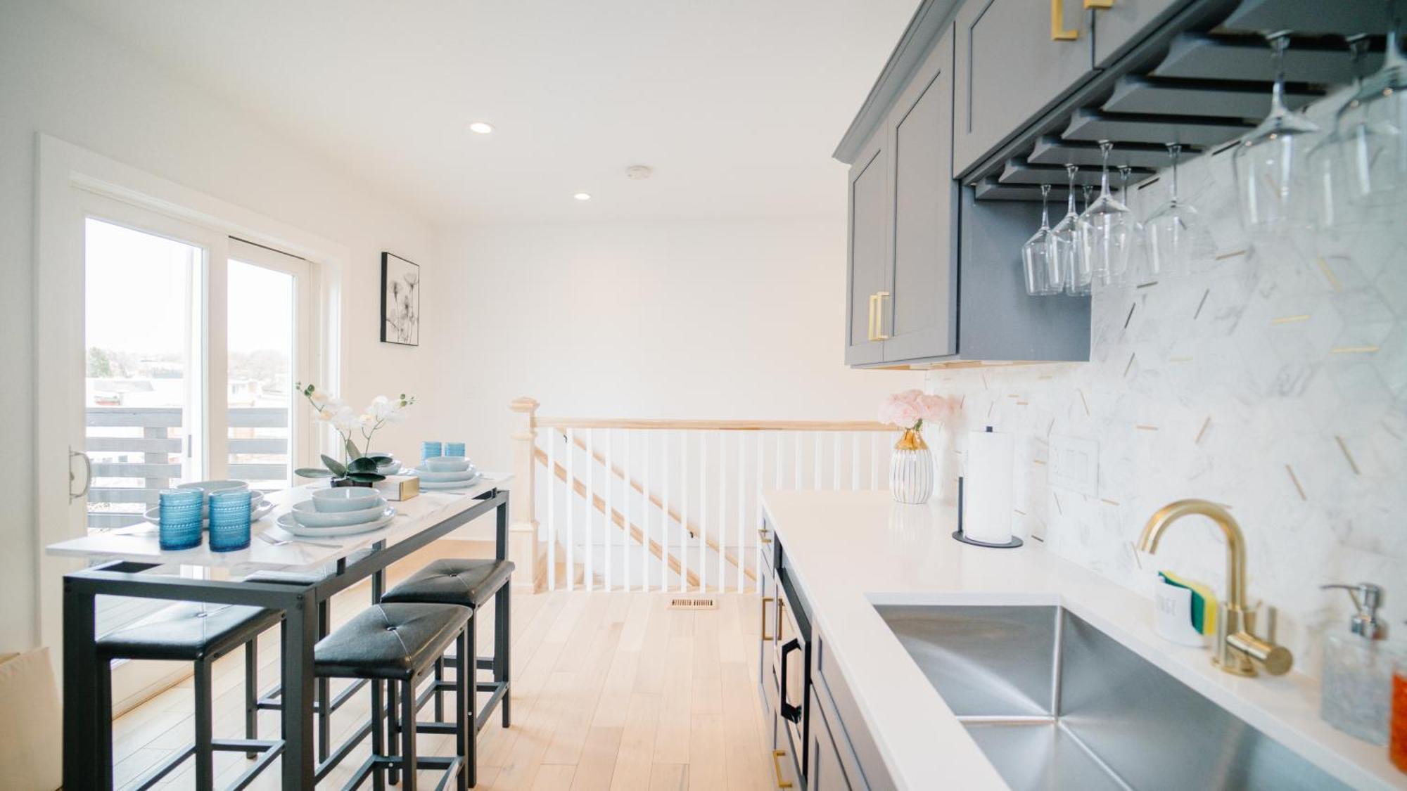 Modern 5br & 5ba Rooftop Deck & Private Parking * Washington